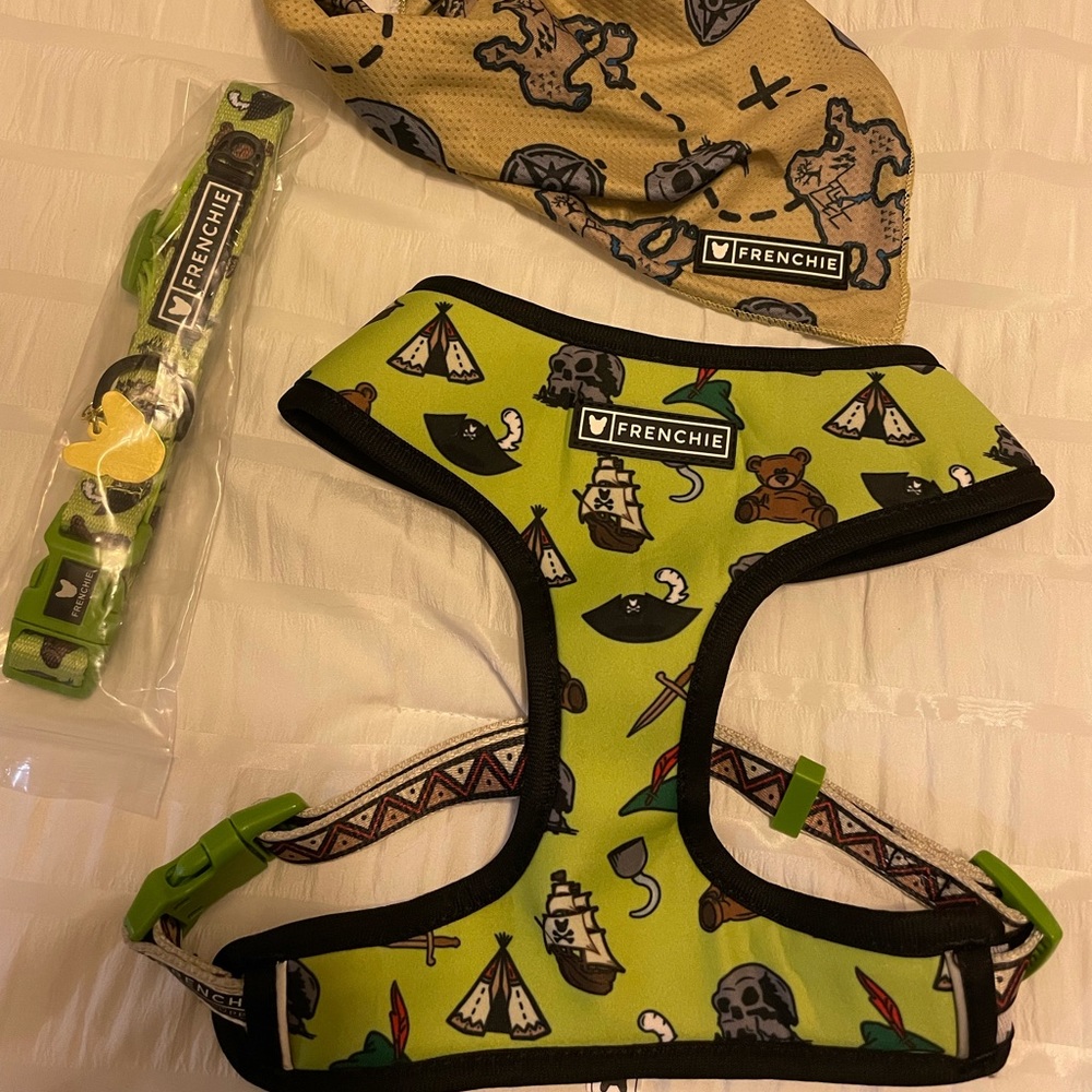 NWOT FRENCHIE harness, collar, & bandana set